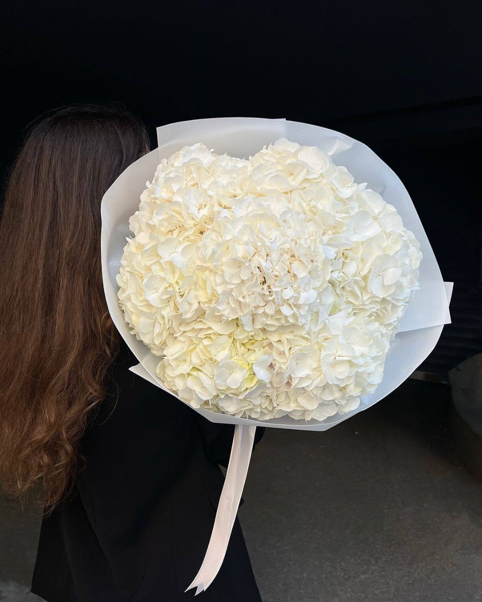 Монобукет из 7 пышных гортензий