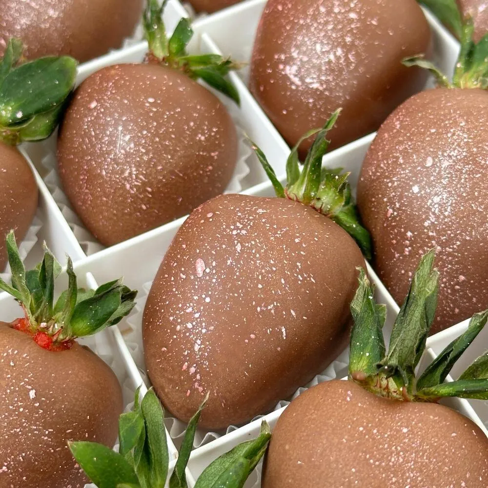 Комбо "Розовое шампанское" из 9 кустовых роз и клубники в двойном бельгийском шоколаде - фото 2