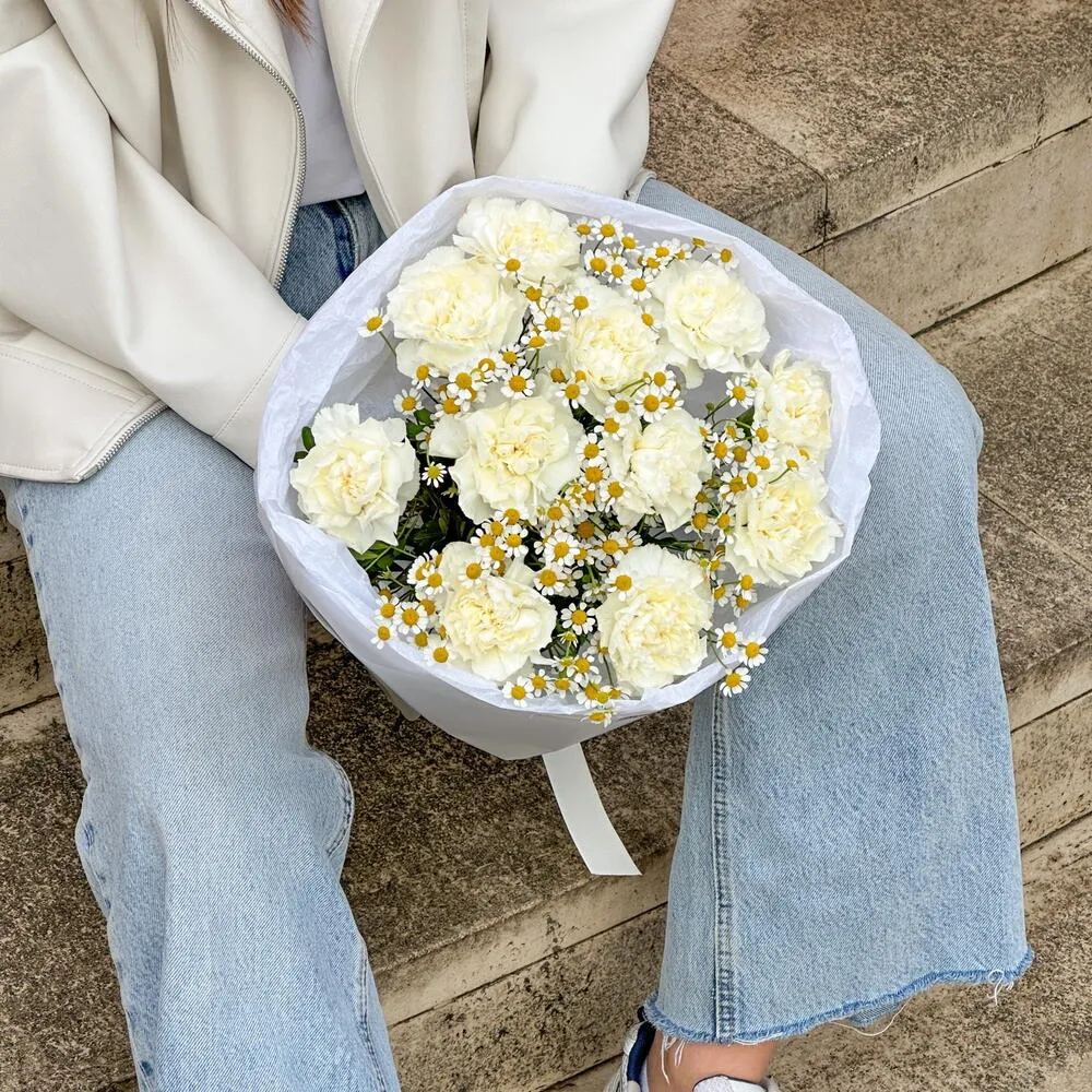 Дуобукет из диантусов и матрикария (гвоздика и ромашка) "Забота" - фото 2