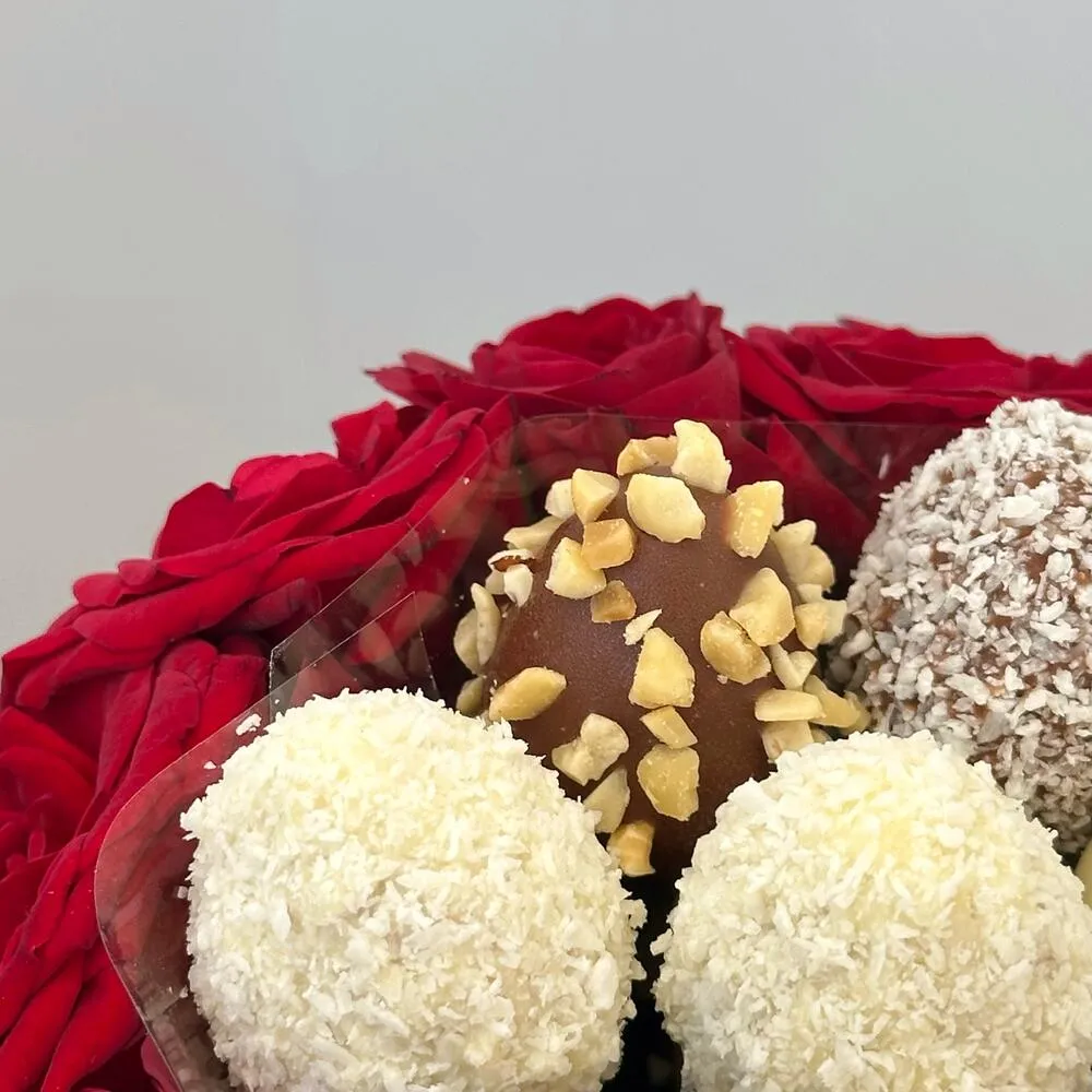 Композиция из клубники в бельгийском шоколаде с кустовой розой "Амелия" - фото 3