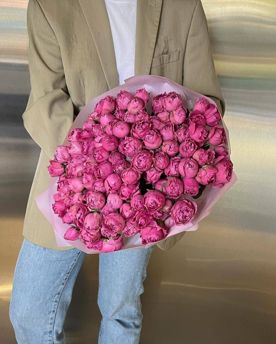Монобукет из 25 кустовых пионовидных роз - фото 2