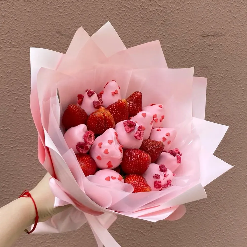 Букет из клубники в бельгийском шоколаде «Клубничный йогурт»