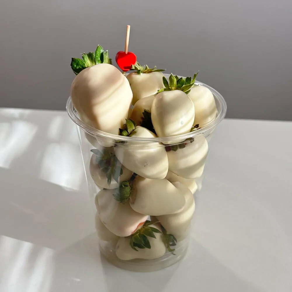 Стаканчик клубники в белом бельгийском шоколаде 250 гр