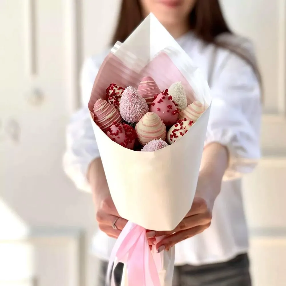 Нежный букет из клубники в бельгийском шоколаде - фото 2