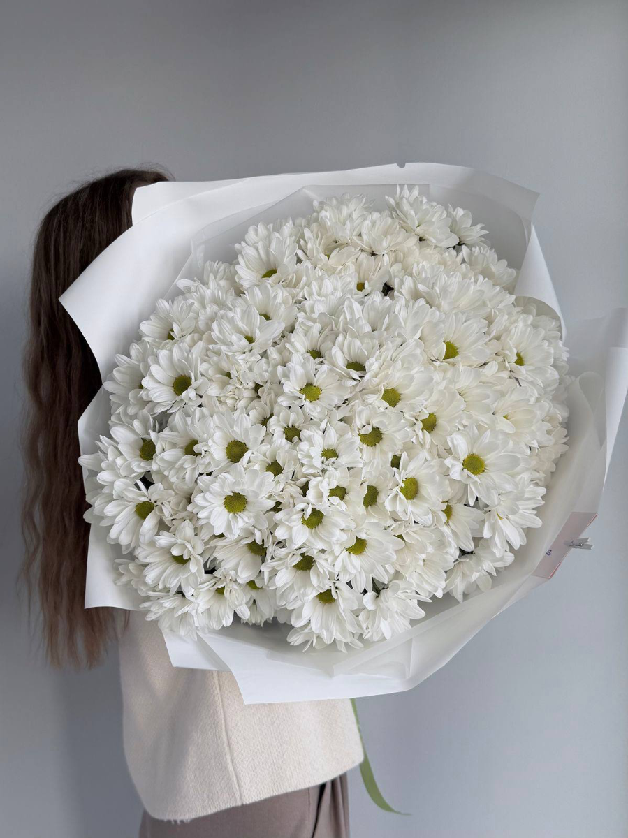 Букет из 15 веток кустовой хризантемы ромашки