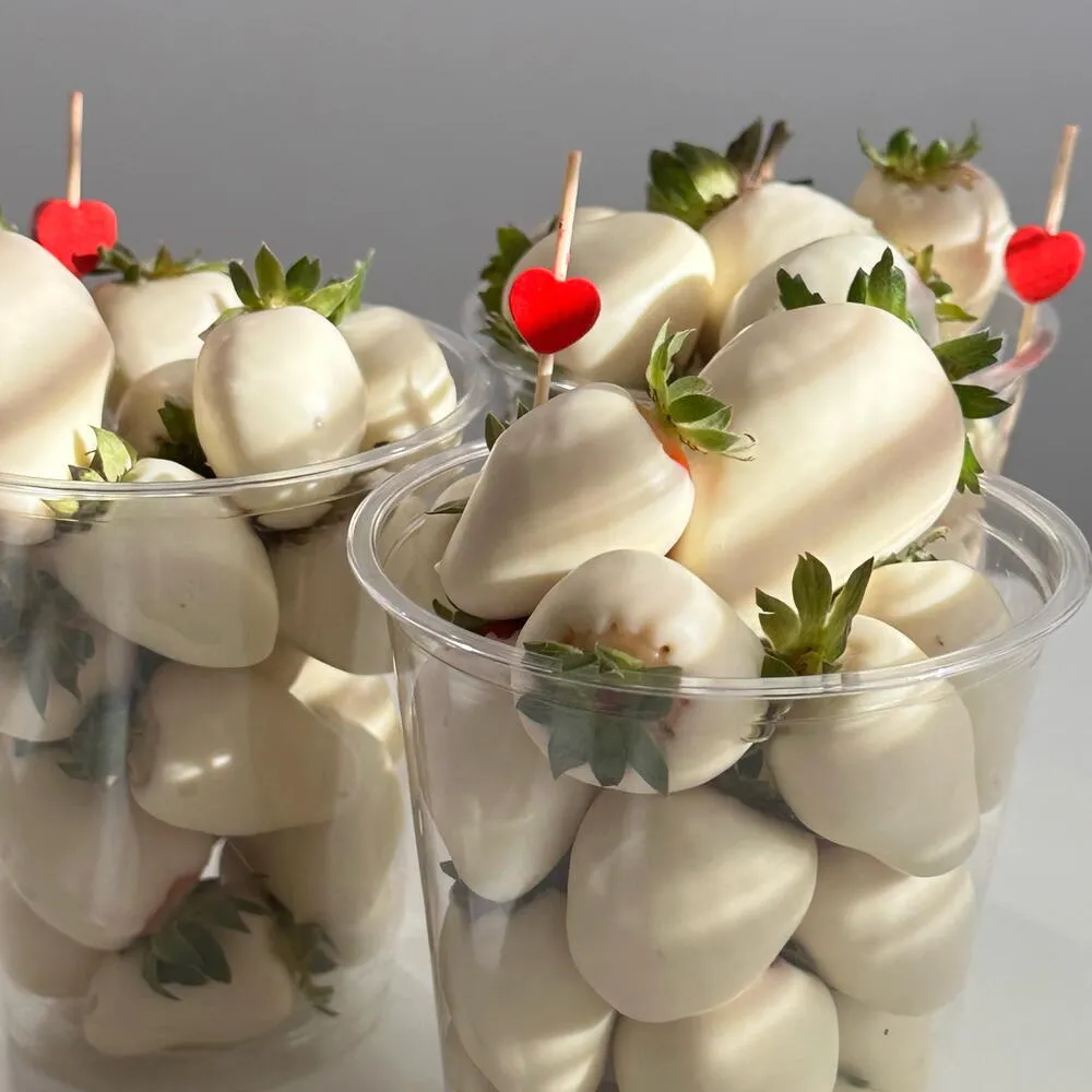 Стаканчик клубники в белом бельгийском шоколаде 250 гр - фото 2