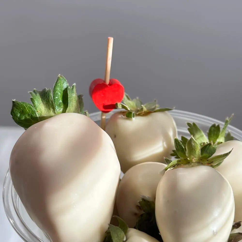 Стаканчик клубники в белом бельгийском шоколаде 250 гр - фото 3